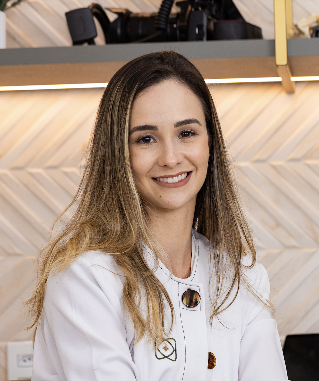 Dra. Letícia - Cirurgiã-Dentista especialista em Prótese Dentária e Estética